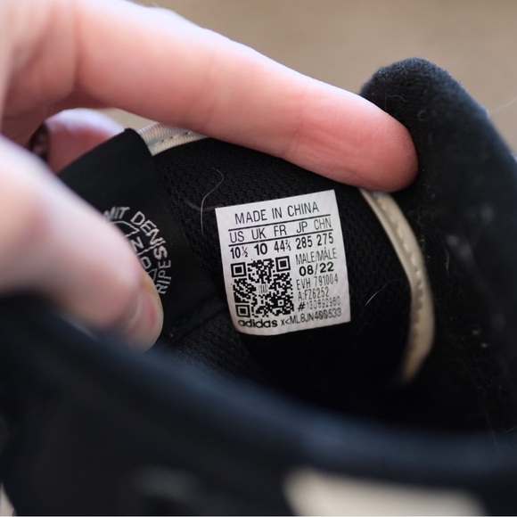 Adidas basketball shoes high top size 10.5 men’s - Picture 2 of 4